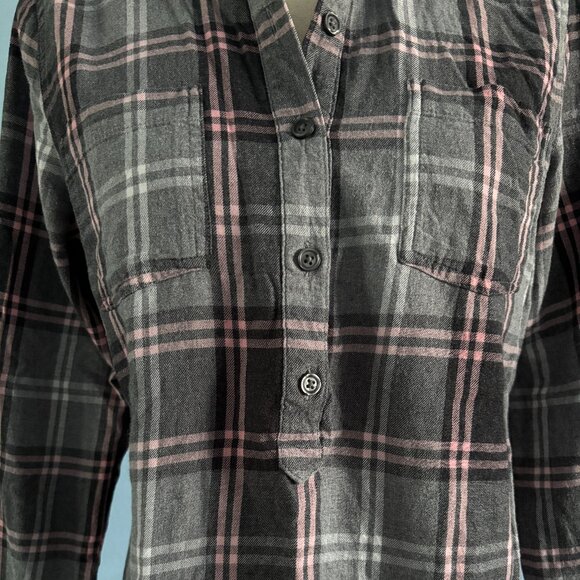 Plaid Flannel Shirt - Buttons - Pockets - Size Small Petite - Old Navy - Picture 2 of 4